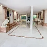 De Standing Centre *