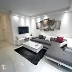 De Standing Centre מלון