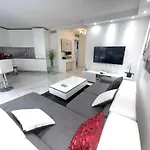 De Standing Centre מלון
