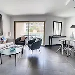 De Standing Centre * קאן