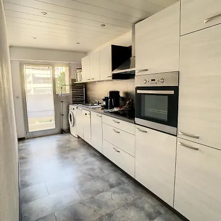 De Standing Centre * קאן