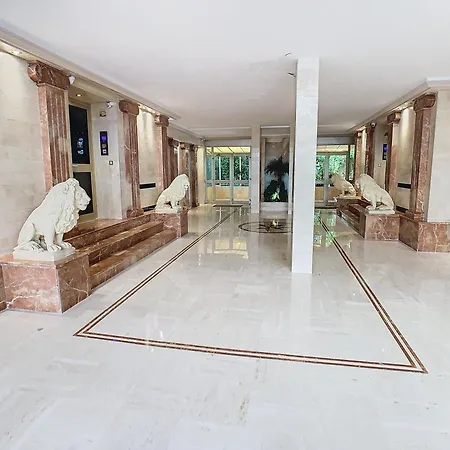 De Standing Centre *