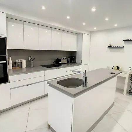 De Standing Centre * קאן