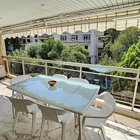 De Standing Centre *